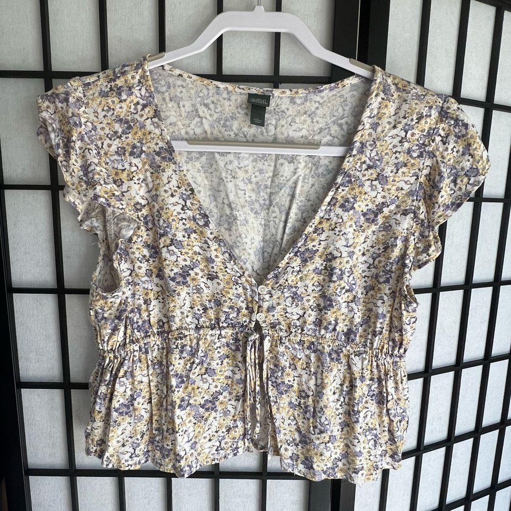 Cropped flower top. Girly. Dainty.